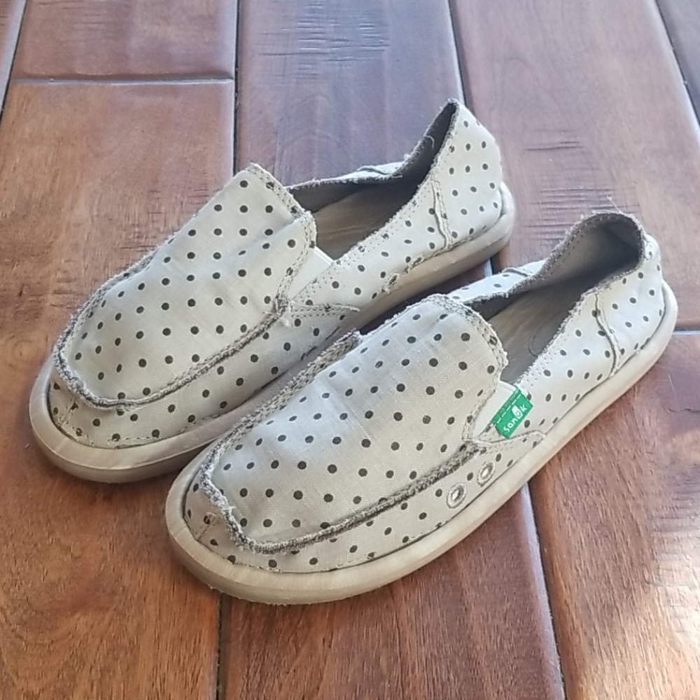 Size 5 Sanuks